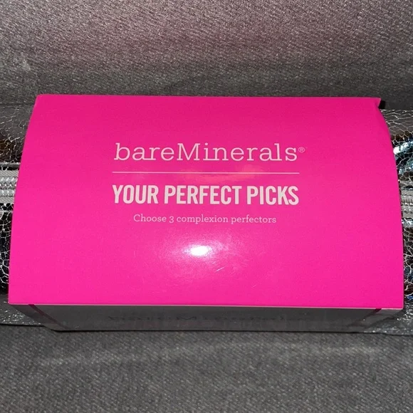 Bare Minerals make up bag. - Picture 2 of 4